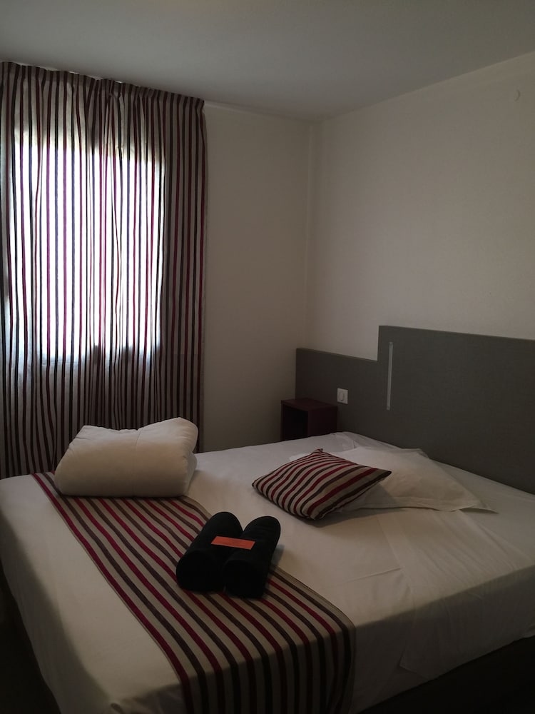 Standard Room, 1 Double Bed - Photo 21