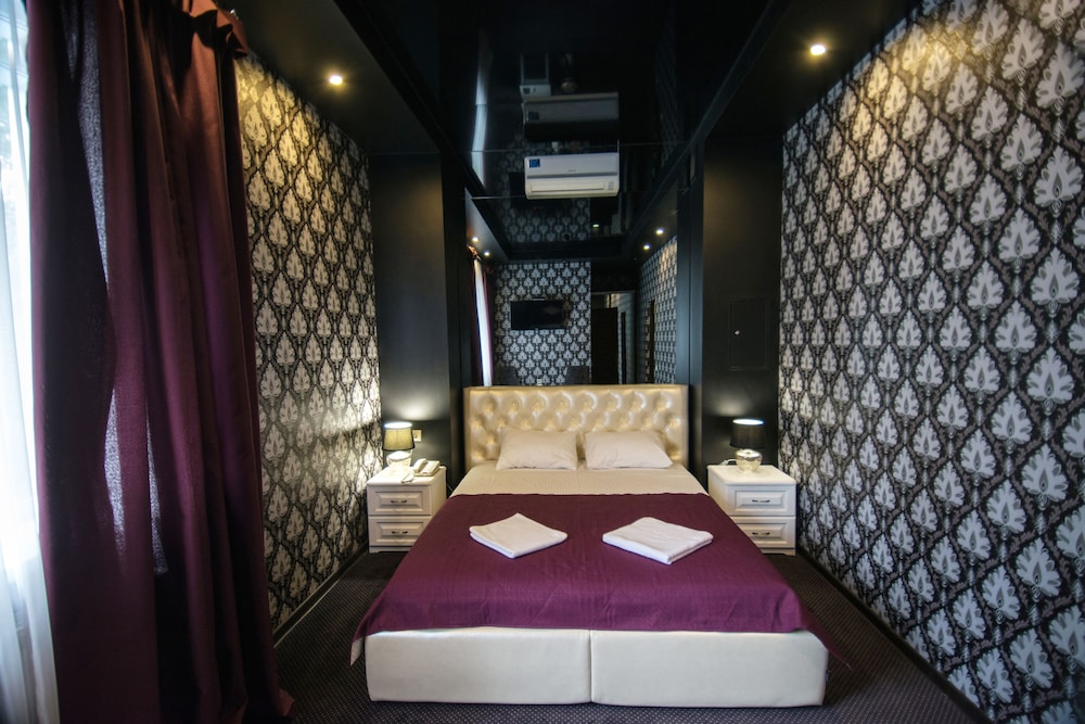 Deluxe Double Room, 1 Queen Bed, Non Smoking photo 2