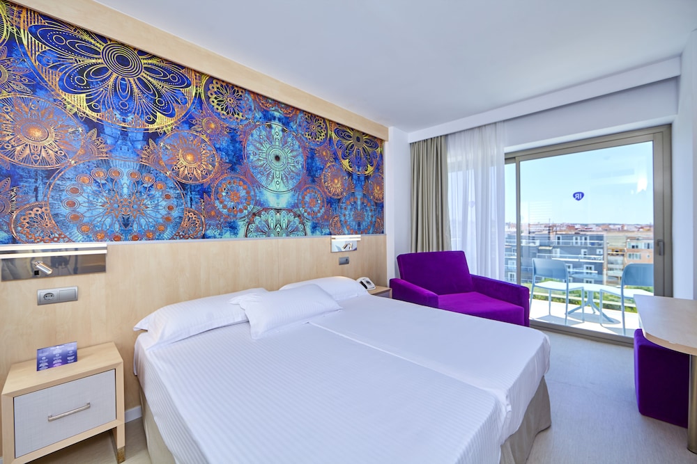 Deluxe Double Room, Balcony - Photo 1
