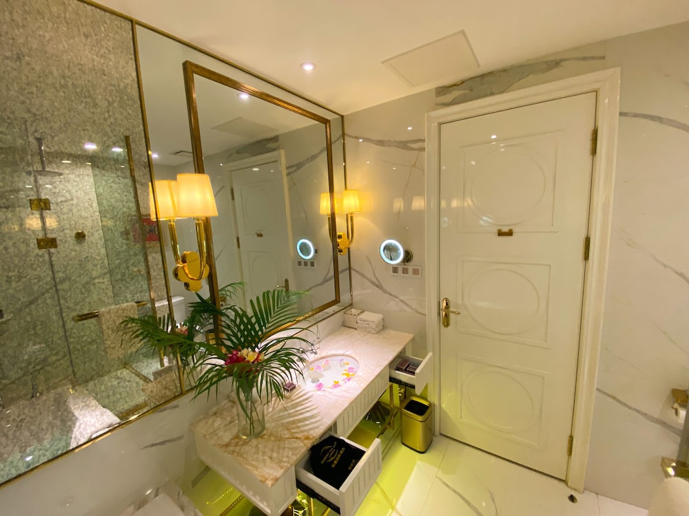 Superior Twin Room, City View - Photo 7