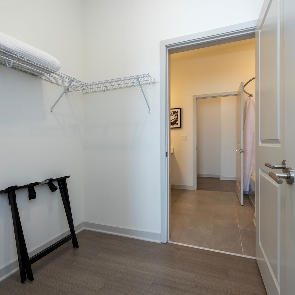 Modern Nulu 2BR Cozysuites 04, Billede 35