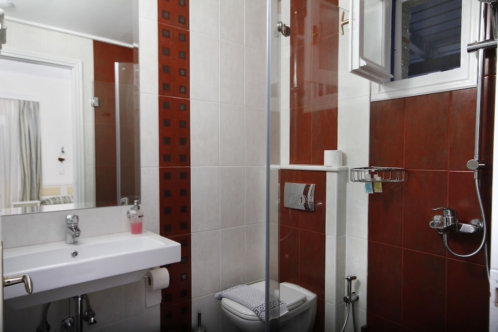 Twin Room - Photo 12