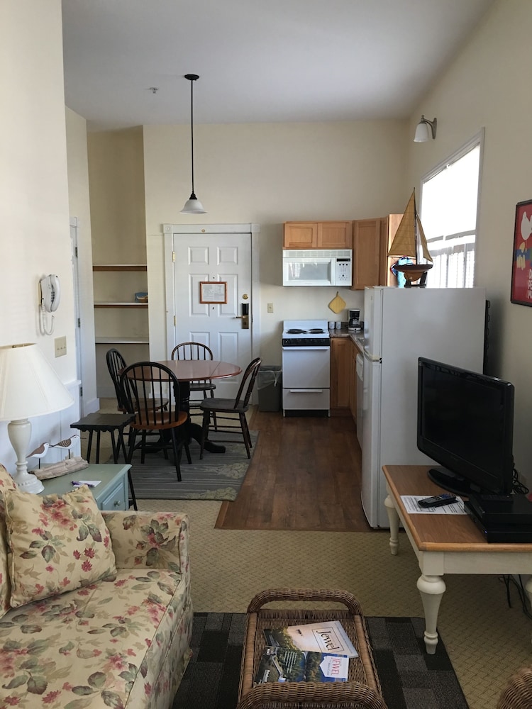 Extended Stay Inn, 2 Full-sized Beds, No Pets photo 3