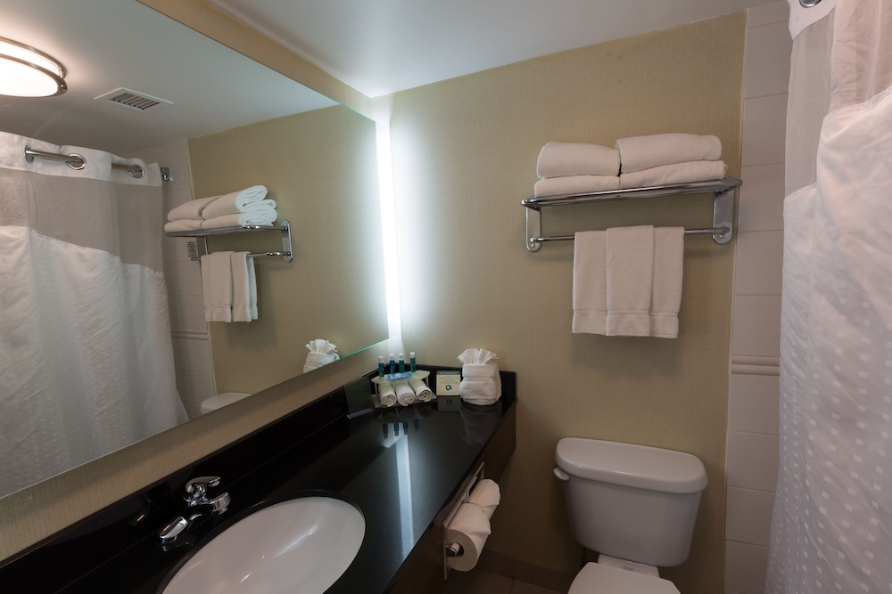 Standard Room, 2 Queen Beds, Balcony photo 2