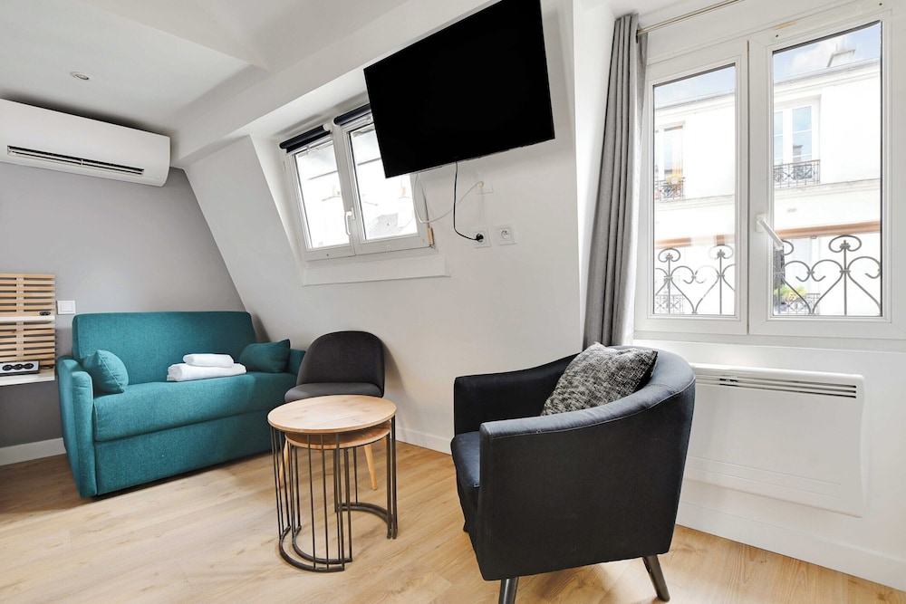 Apartment photo 2