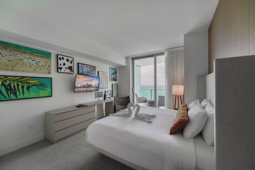 Luxury Condo, 2 Bedrooms, City View photo 3