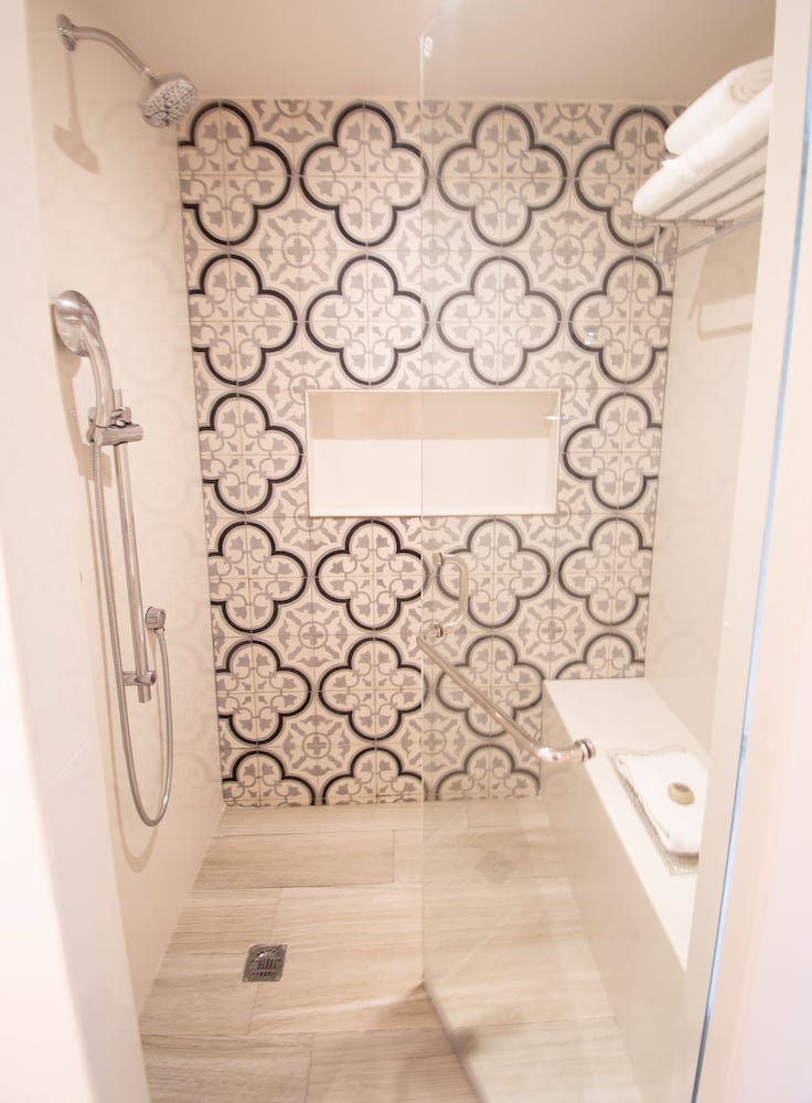 Luxury Suite Ocean View - Photo 7