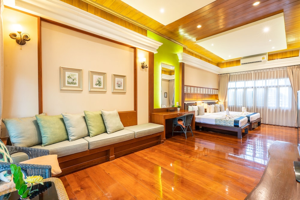 Family Room - Photo 4