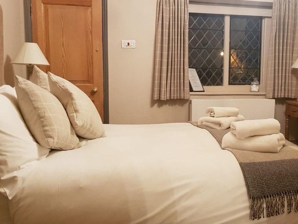 Classic Double Room, Ensuite photo 2