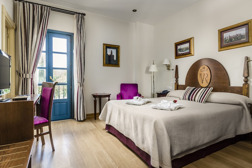 Deluxe Double Room - Photo 1