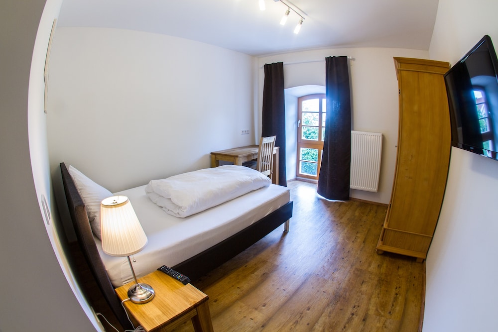 Small Double Room (1,40 bed) photo 2