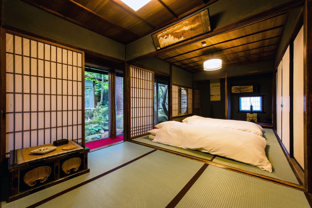 Traditional House, Garden View photo 2