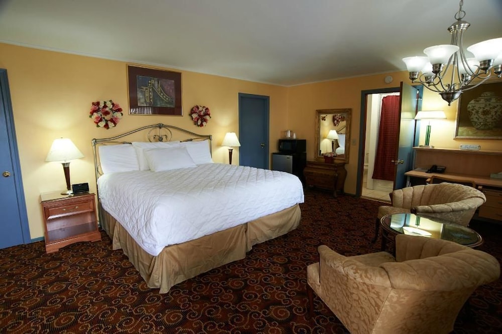 Suite, 1 King Bed, Jetted Tub photo 1