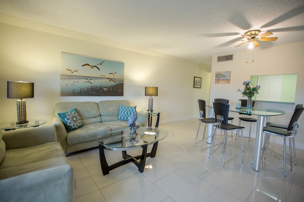 Deluxe Condo, 2 Bedrooms photo 2