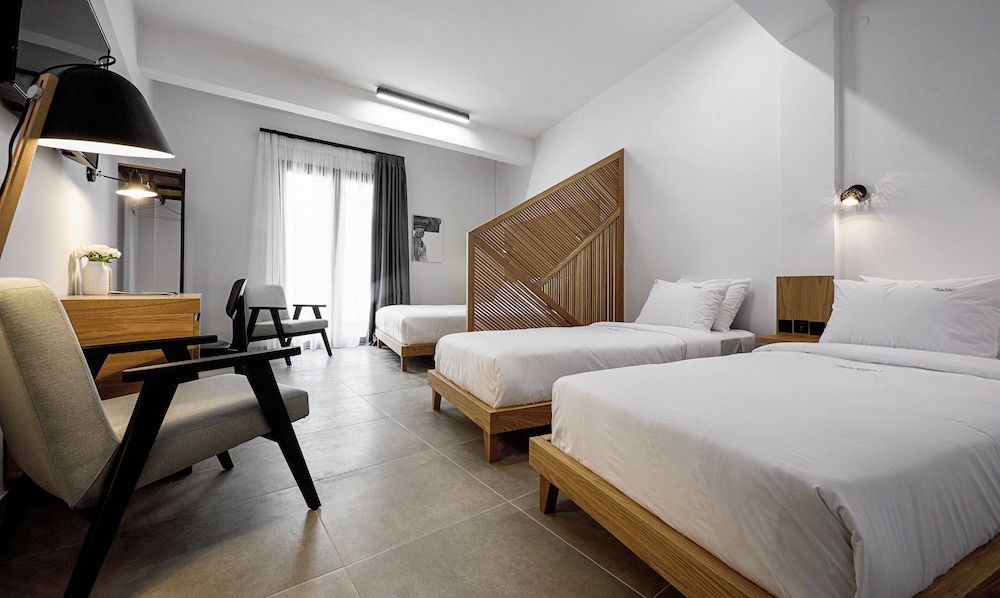 Family Room (White Tower View)