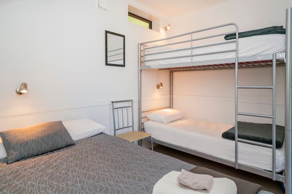 One Bedroom Cabin - Photo 4