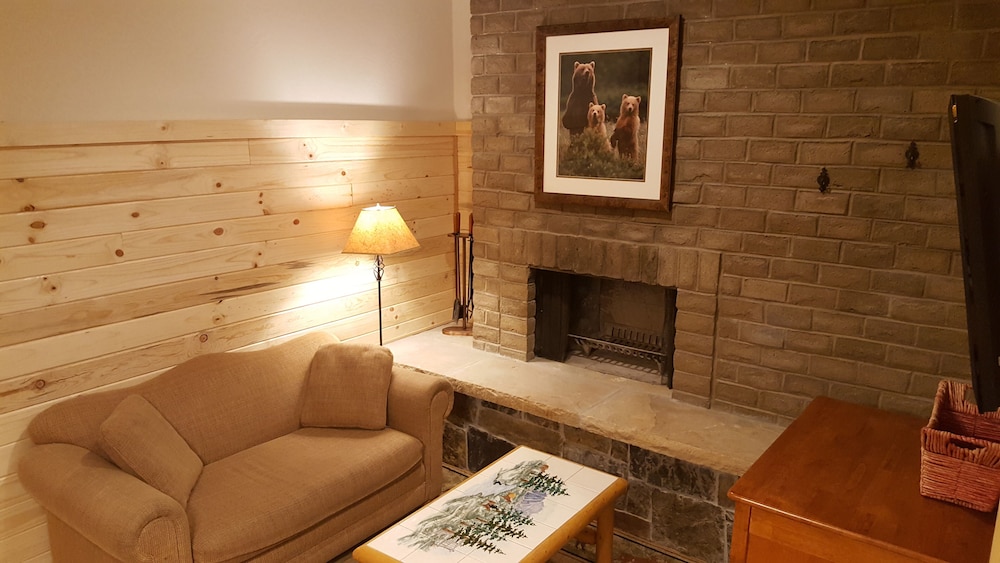 Unit A- Two bedroom with Fireplace photo 3