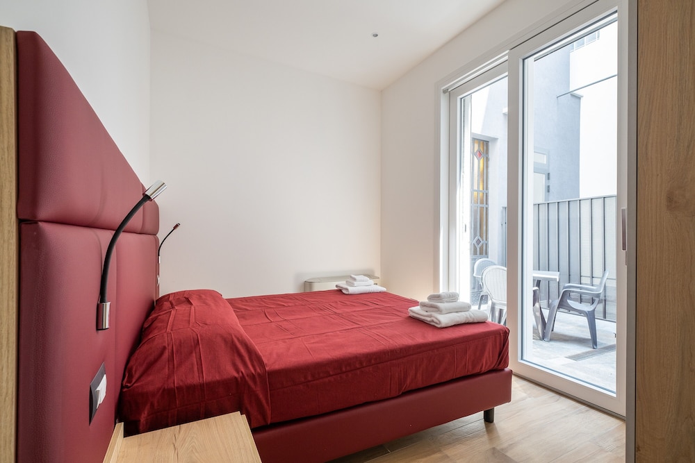 Grand Apartment, 1 Bedroom, Balcony, Ground Floor