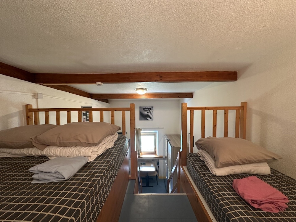 Family Room for 7 People with Ensuite Bathroom photo 3