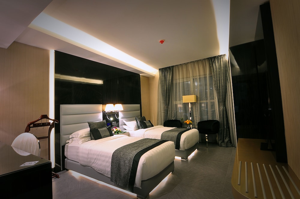 Standard Single Room, 2 Double Beds
