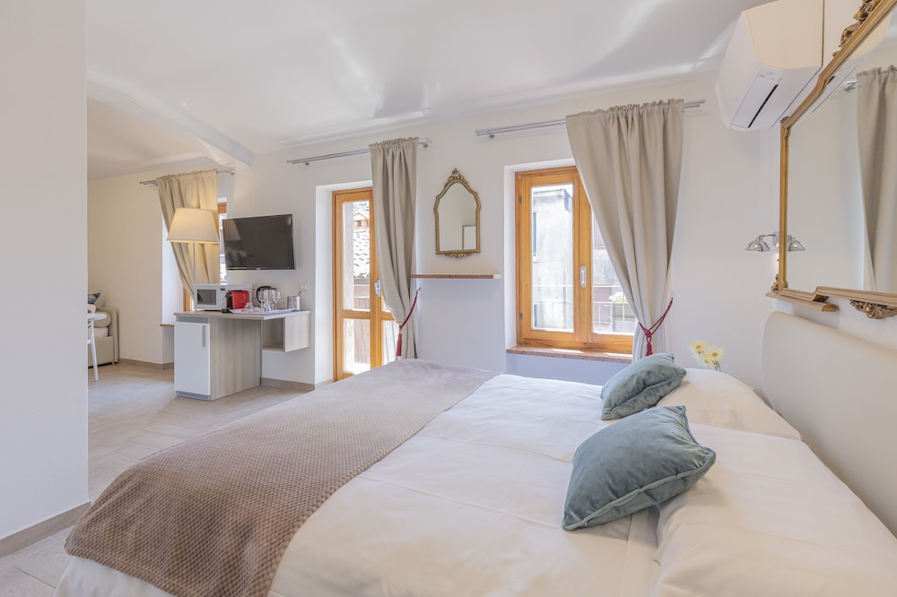 Luxury Quadruple Room, Terrace, City View photo 1