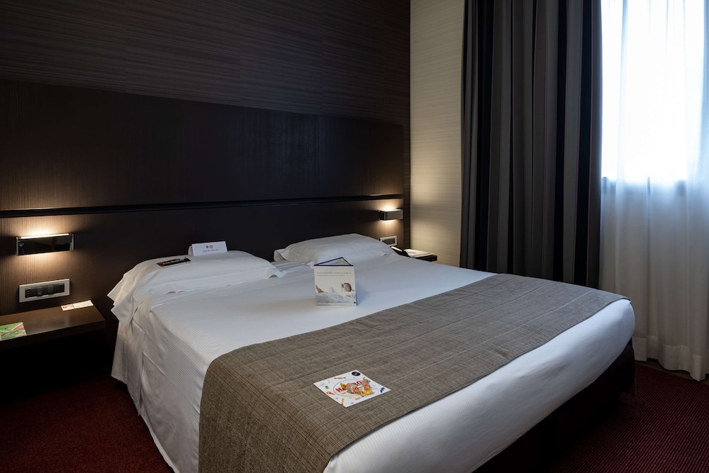 Suite, 1 King Bed - Photo 5
