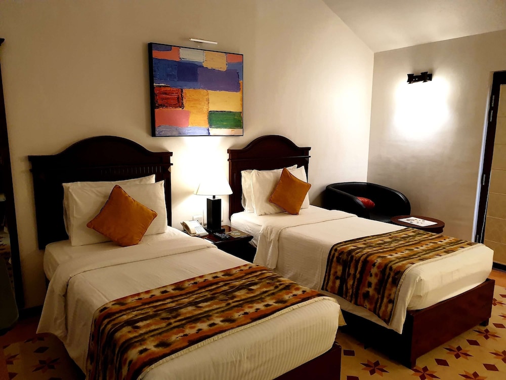 Executive Villa, 2 Twin Beds, Pool View - Photo 8