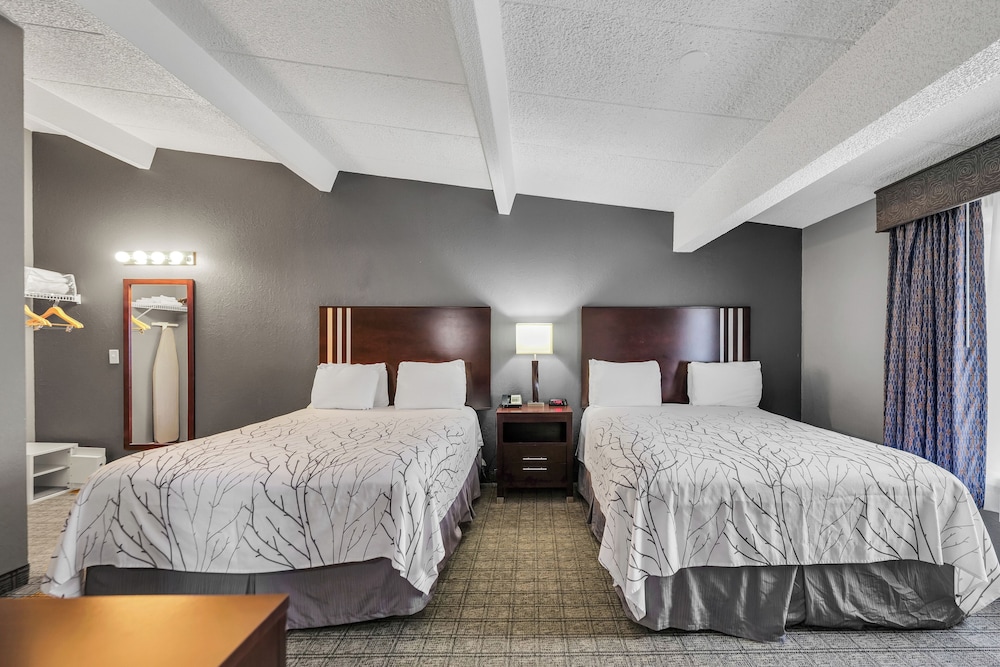 Suite, 2 Queen Beds photo 1