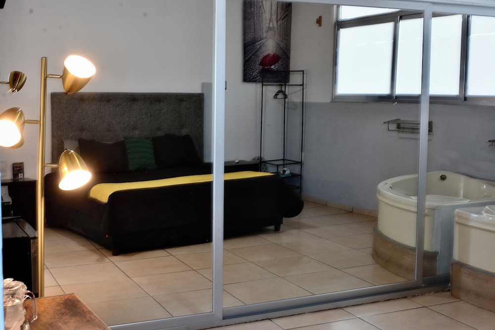 Standard Room, Hot Tub, City View photo 2