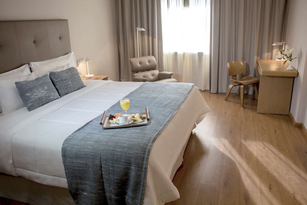 Superior Room, 1 King Bed photo 1