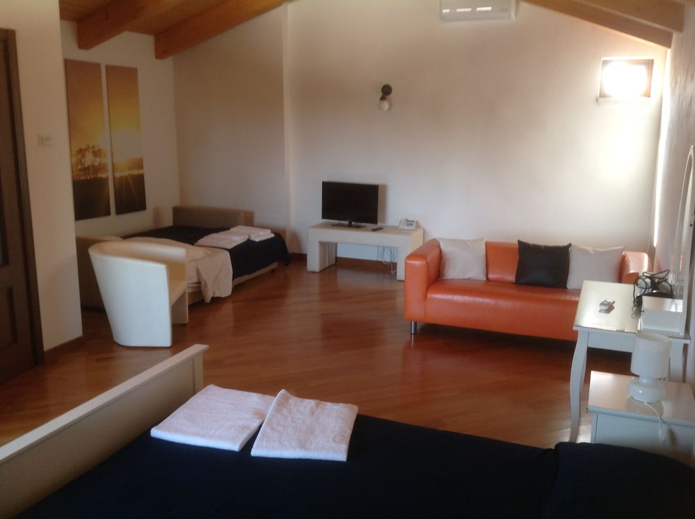 Deluxe Suite, 1 Bedroom photo 2