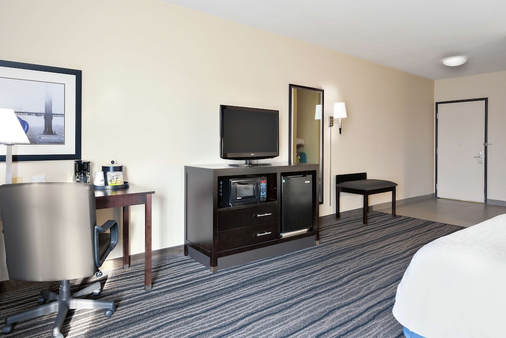 Room, 1 King Bed, Accessible - Photo 1