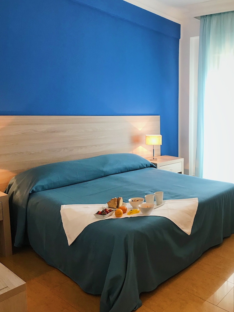 Standard Double or Twin Room photo 1