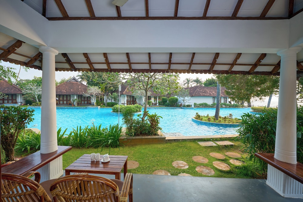 Poolside Premium Cottage photo