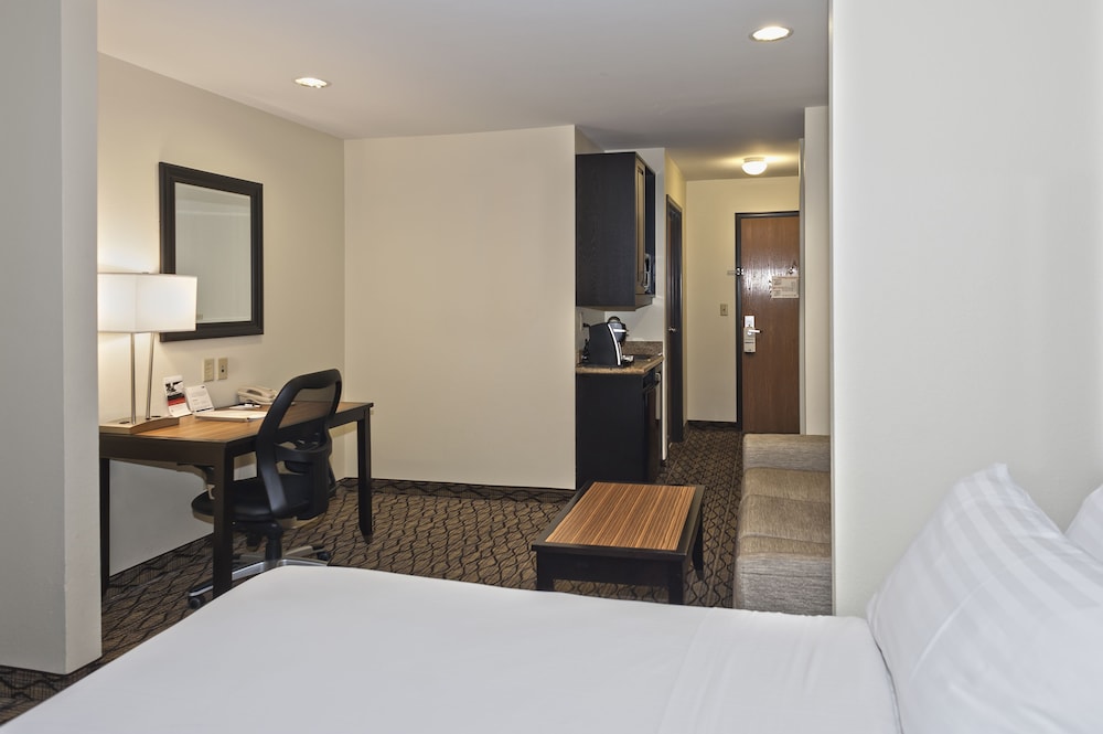 Suite, 2 Queen Beds - Photo 6