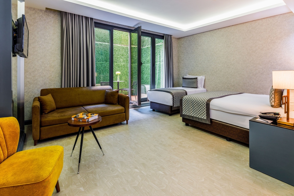 Junior Suite with Turkish Bath - Ground Floor photo 2