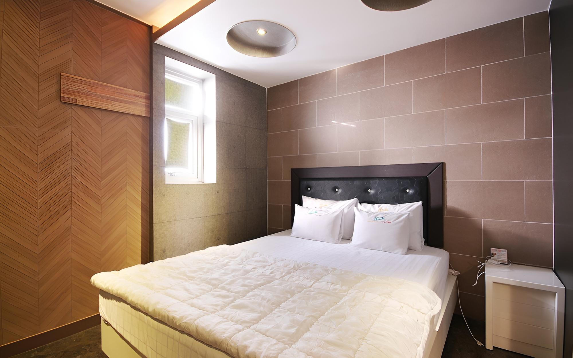 Room (Grand Terrace Room(Netflix Bathtub) () - Photo 10