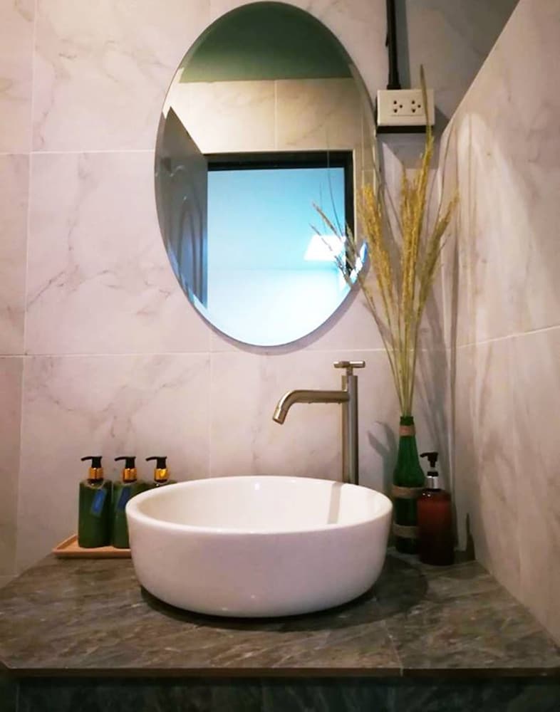 Standard Twin Room with Shared Bathroom photo 2