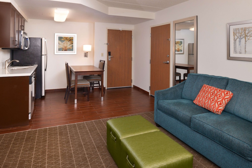 Suite, 1 King Bed, Kitchen - Photo 7