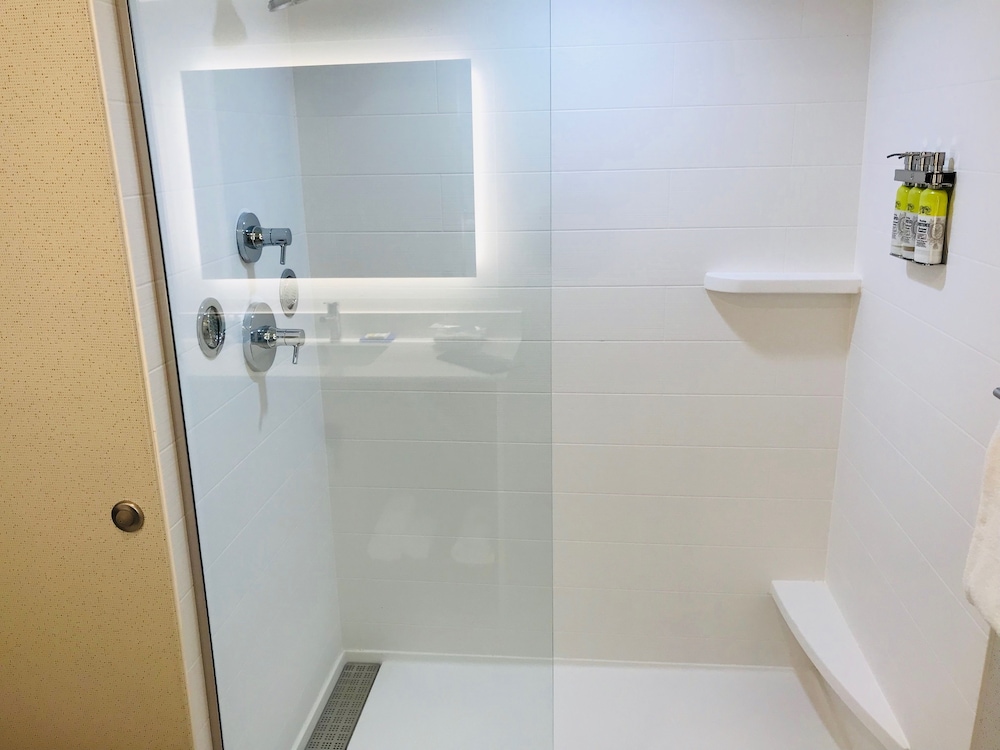 Standard Room, 1 King Bed (LEISURE) - Photo 11