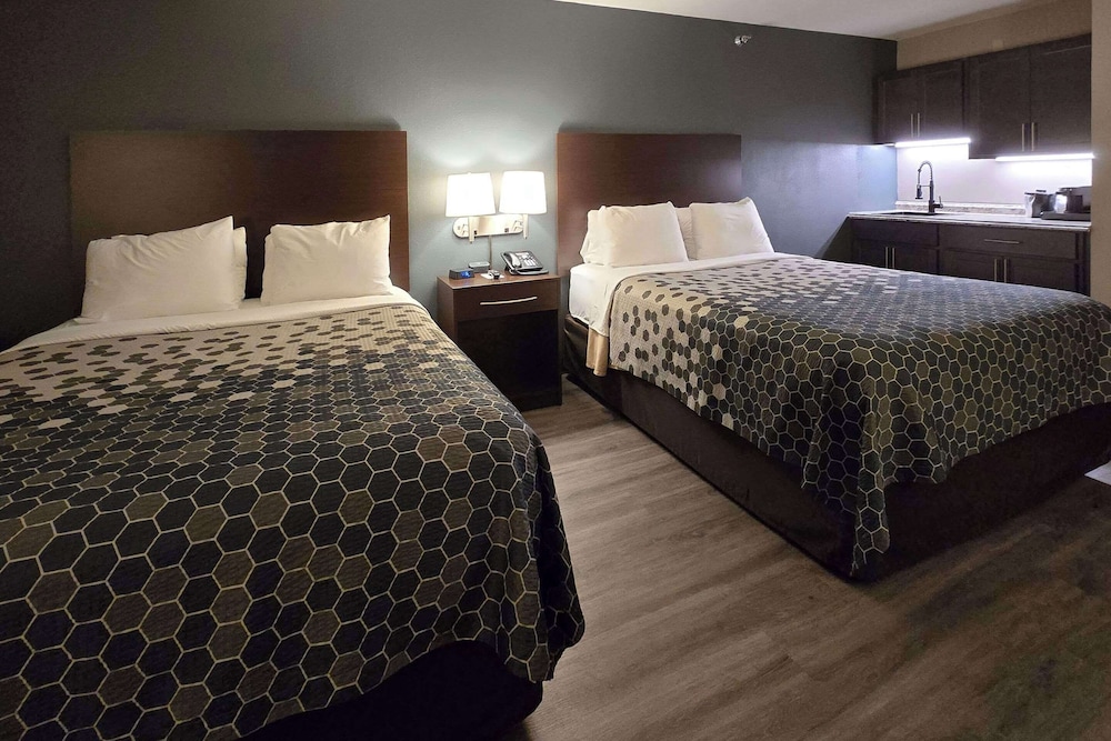 Suite, 2 Queen Beds, Non Smoking photo 1