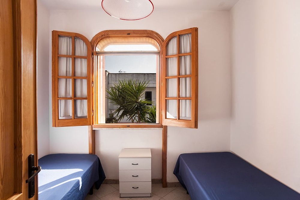 House, 3 Bedrooms photo 2