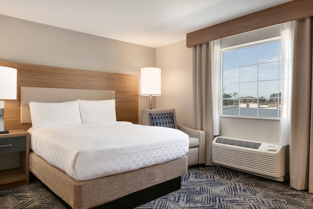 Studio Suite, 1 Queen Bed, Non Smoking - Photo 3