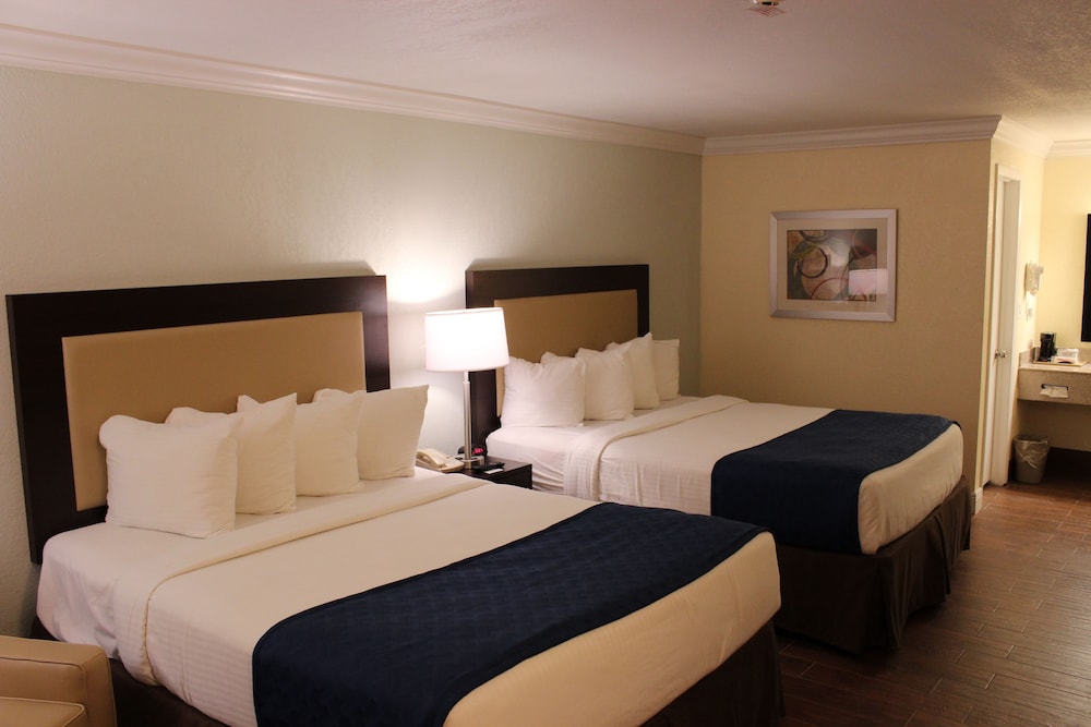 Premium Double Room, 2 Double Beds - Photo 6