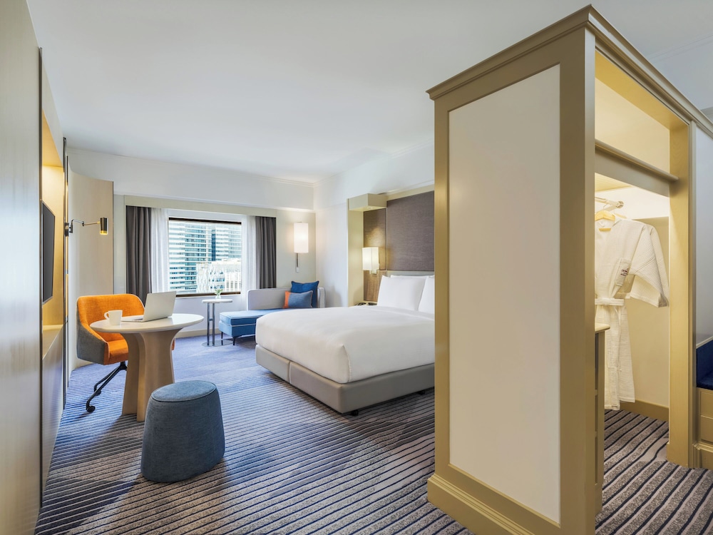 Premium Room, 1 King Bed, Accessible, Club Lounge Access