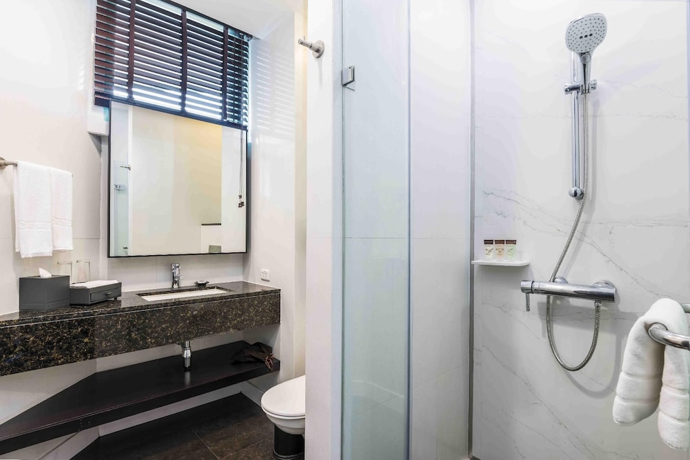 Two Bedroom Suite City View thumbnail 5