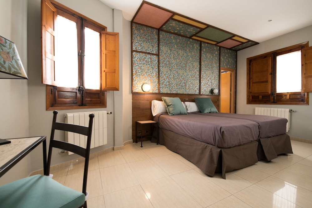 Room - Photo 2