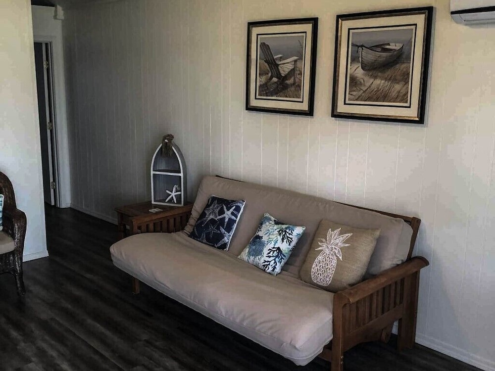 Lake View, Modern Cabin Lake Texoma, Screened Patio, Kitchenette - No Pets
