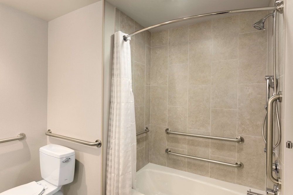 Suite, Accessible, Bathtub photo 1