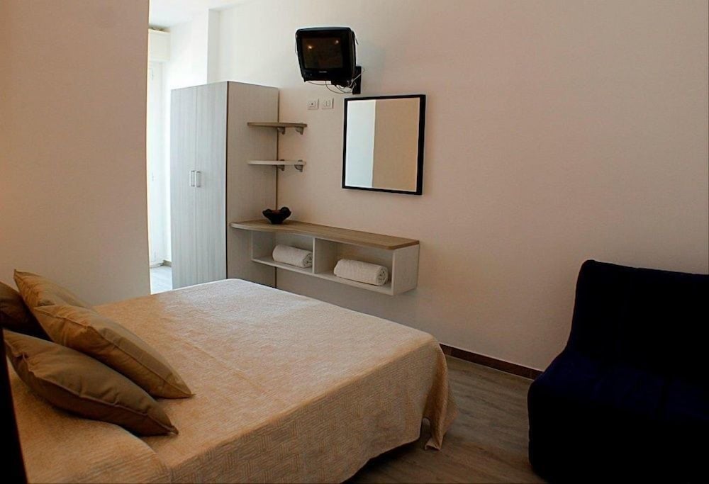 Basic Double Room Single Use, Non Smoking - Photo 1